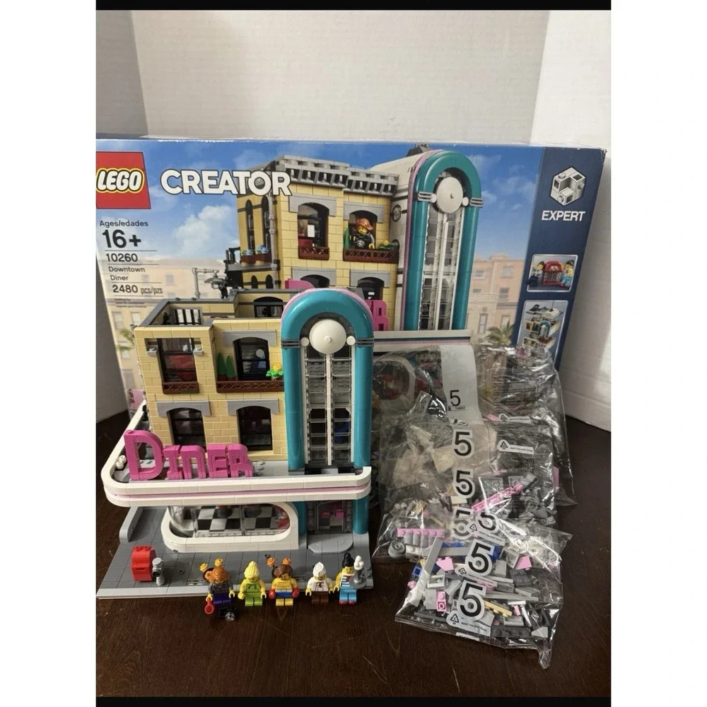 LEGO 10260 Creator Expert Downtown Diner 99% Complete with All Minifigures & Box